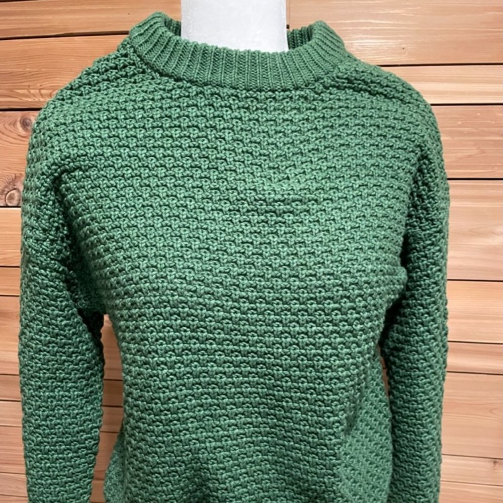Green Universal Thread crew neck sweater